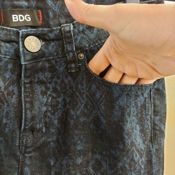 BDG Urban Outfitters Mid Rise Laser Print Twig Ankle Jeans sz 29 Dark Wash - Picture 8 of 15